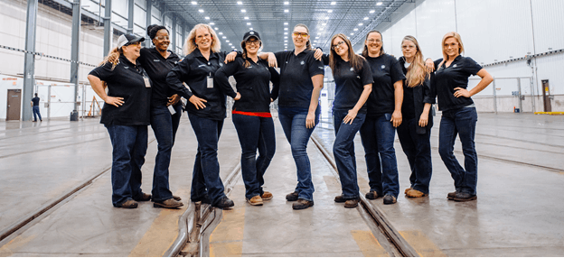 women working at General Electric